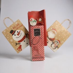 W4. Festive Holiday Gift Bag Set